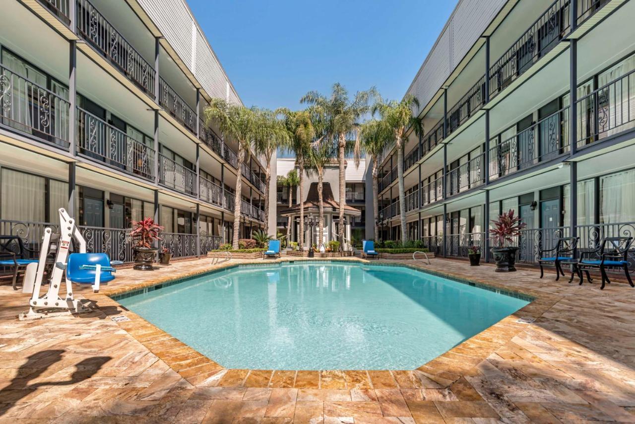 Best Western Plus Westbank Harvey Exterior photo