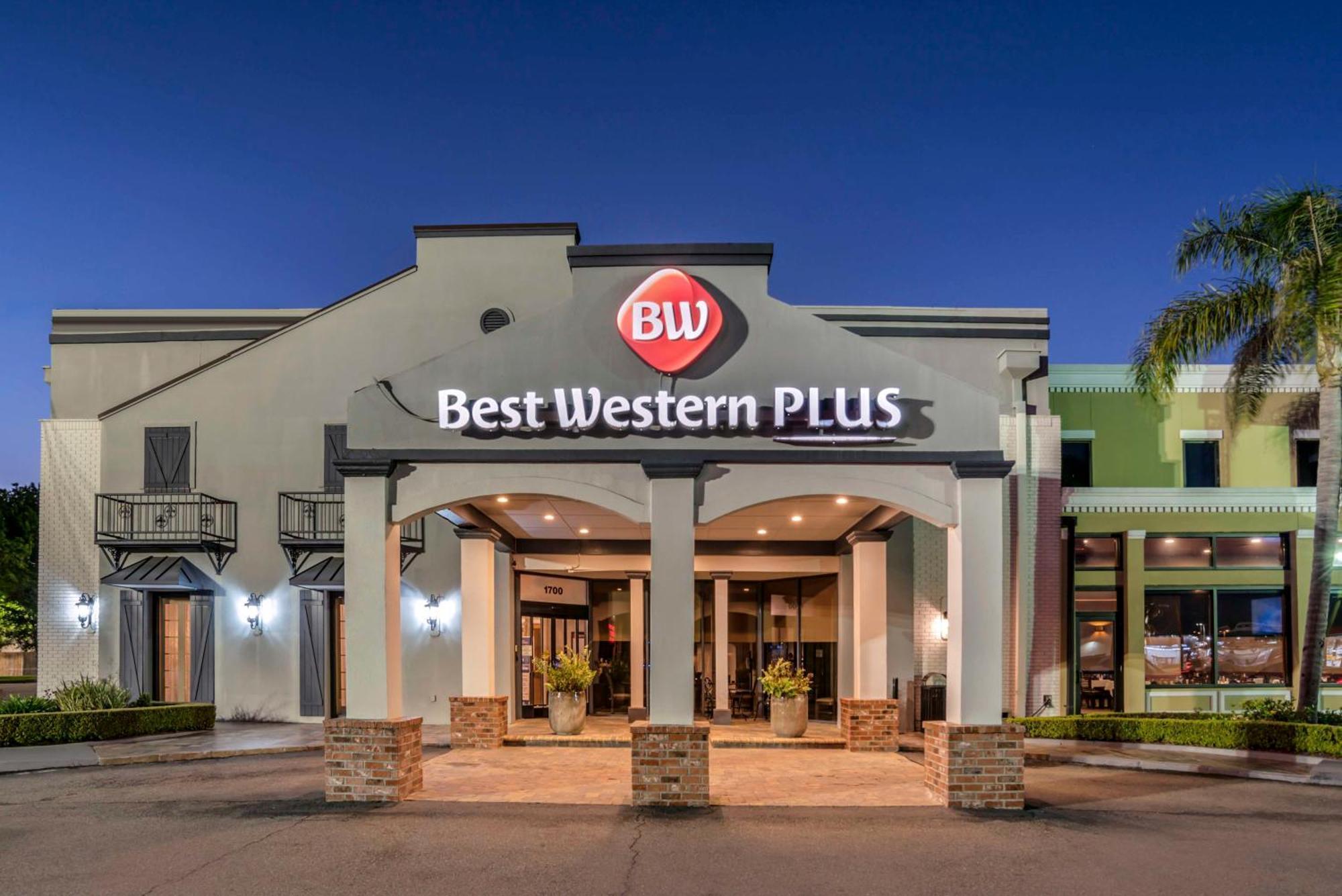 Best Western Plus Westbank Harvey Exterior photo