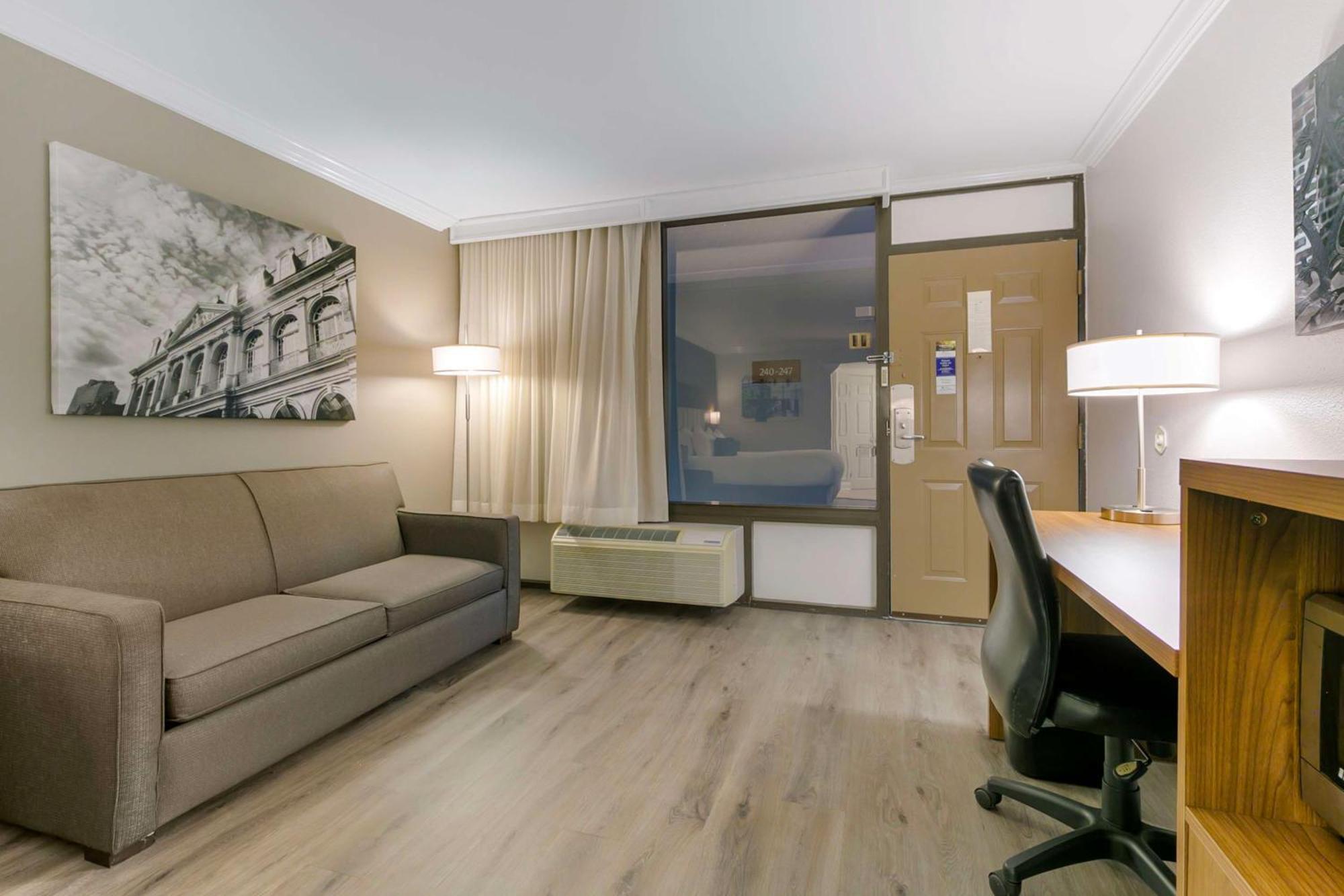 Best Western Plus Westbank Harvey Exterior photo